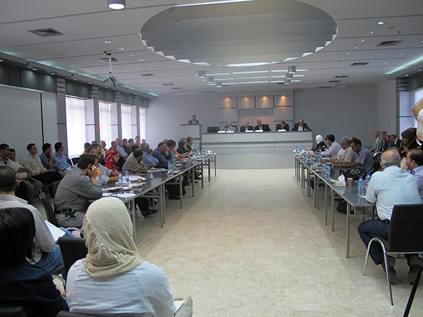 المتحدثون اعلنوا رفضهم لسياسة الدمج الضريبي يوم مفتوح في نابلس يناقش الاوضاع الضريبية 7/7/2013