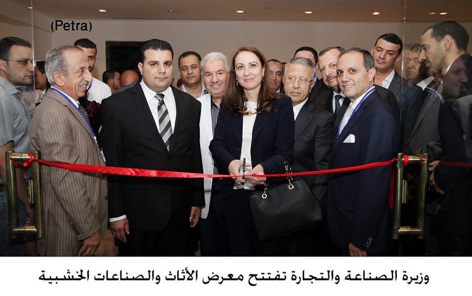 رئيس واعضاء مجلس ادارة غرفة تجارة نابلس يشاركون في افتتاح المعرض الاول للاثاث والصناعات الخشبية في العاصمة الاردنية