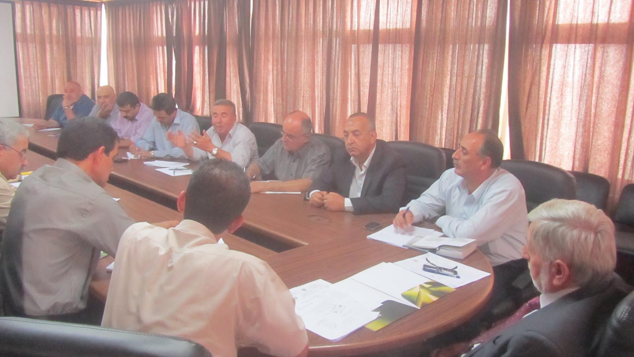 وزير الزراعة يجتمع مع وفد من غرفة تجارة نابلس واريحا وتجار الخضار12/9/2015